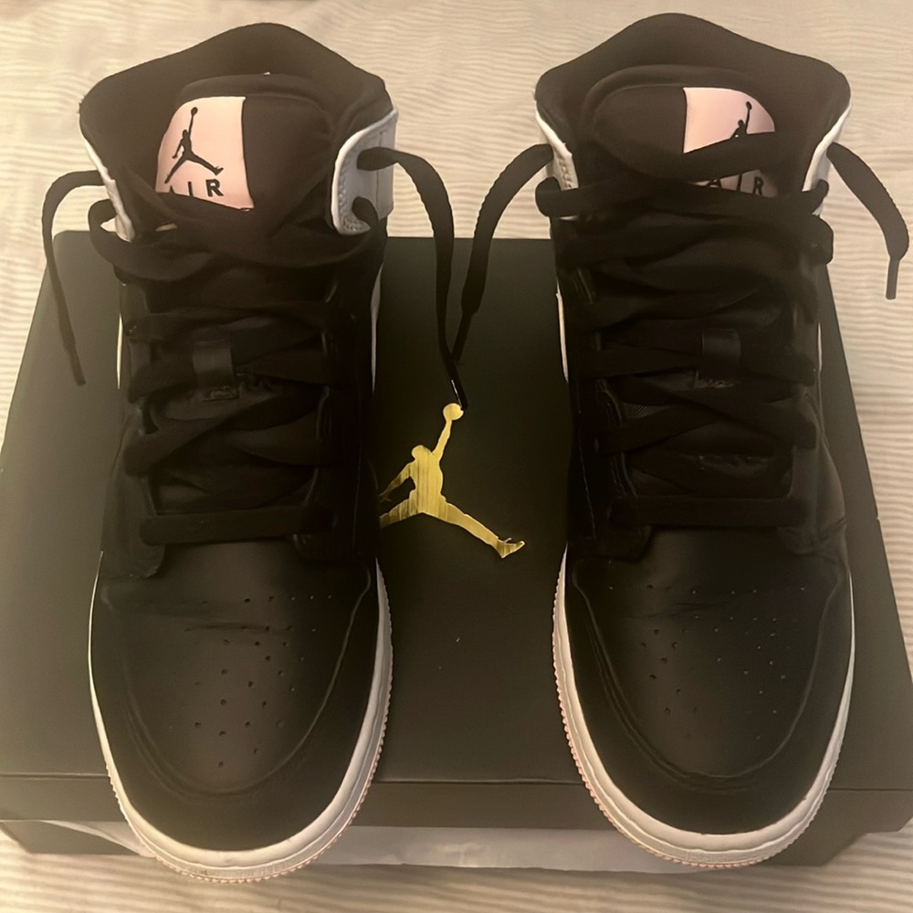 Air Jordan 1 Mid 555112-061